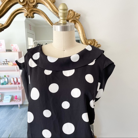 Eloquii • Mod Sleeveless Polka Dot Blouse • 16 - Picture 3 of 11